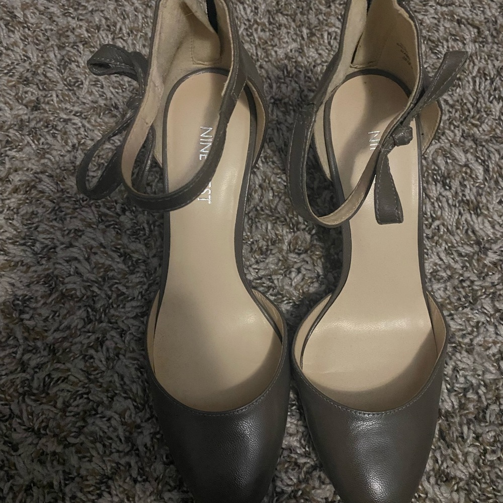 Size 6.5 Nine West pumps